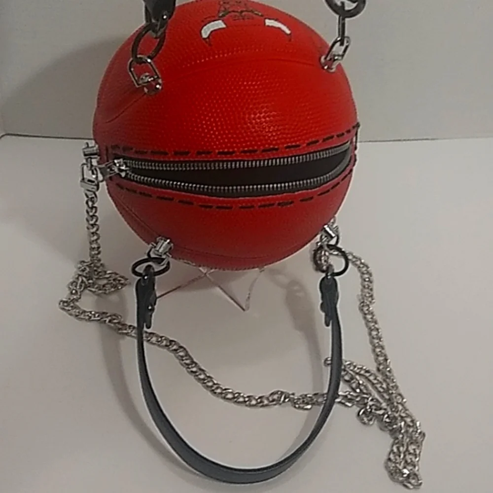 NWT LIMITED EDITION HANDMADE CHICAGO BULLS SMALL BASKETBALL PURSE π - Picture 13 of 17